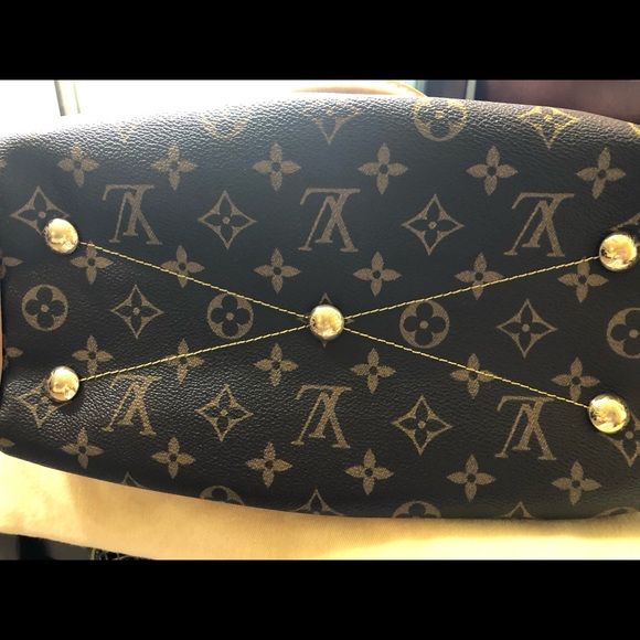 Handbag - Picture 8 of 12